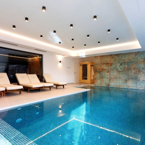 Luxury house with pool 2